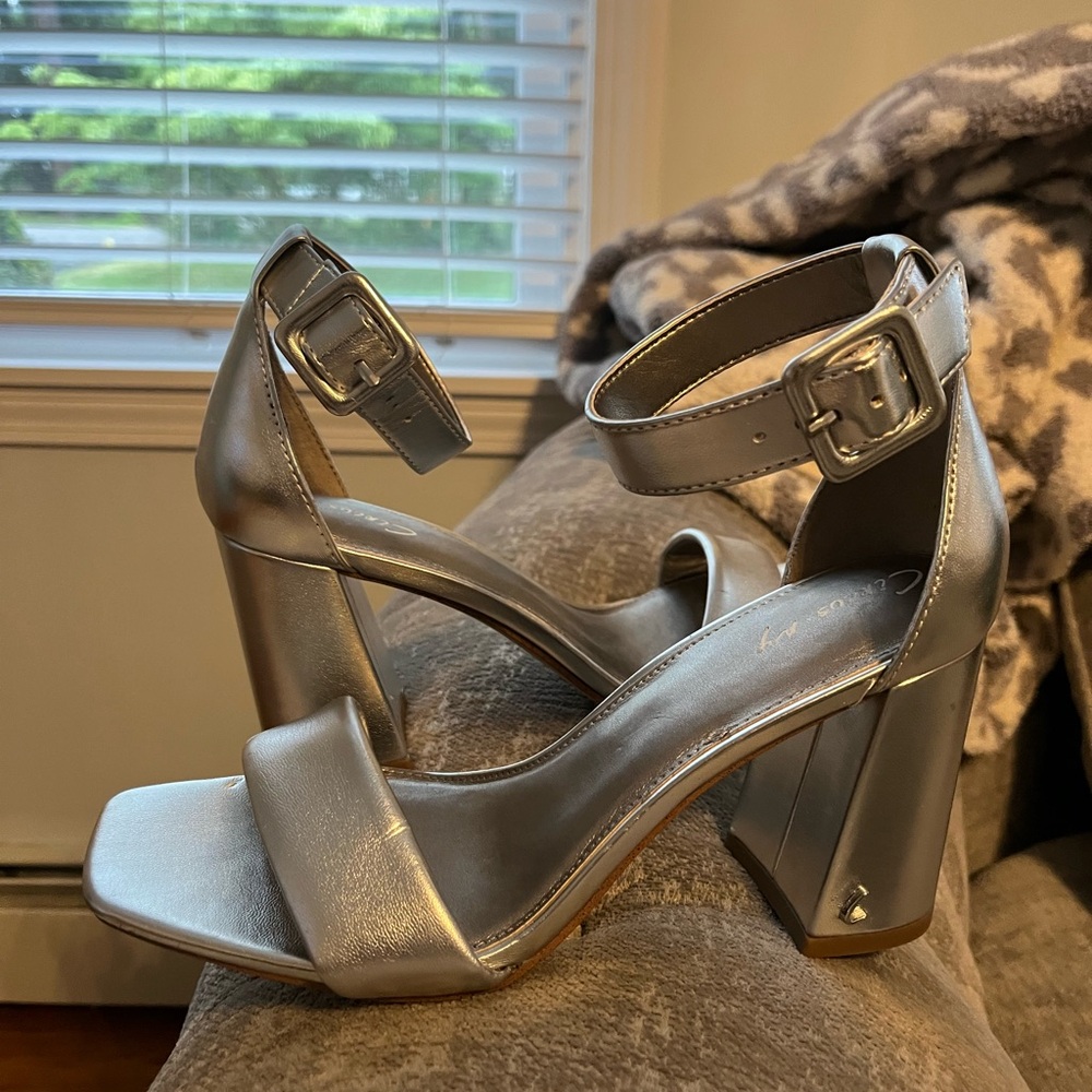 Silver sandal Circus by Sam size 6.5